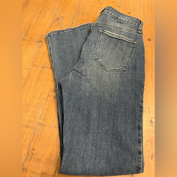 Elizabeth and James high rise Bootcut dark wash woman’s jeans. Size 8/29. - Picture 2 of 5